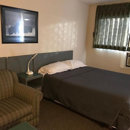 Plains Motor Inn Stettler ภายนอก รูปภาพ