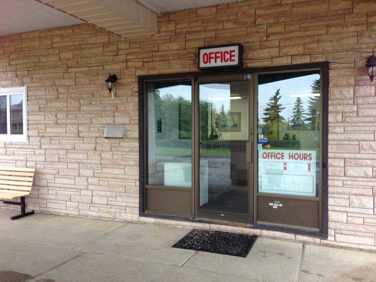 Plains Motor Inn Stettler ภายนอก รูปภาพ