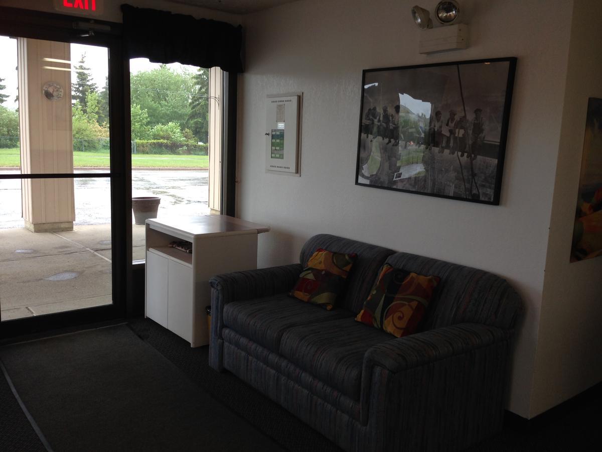Plains Motor Inn Stettler ภายนอก รูปภาพ
