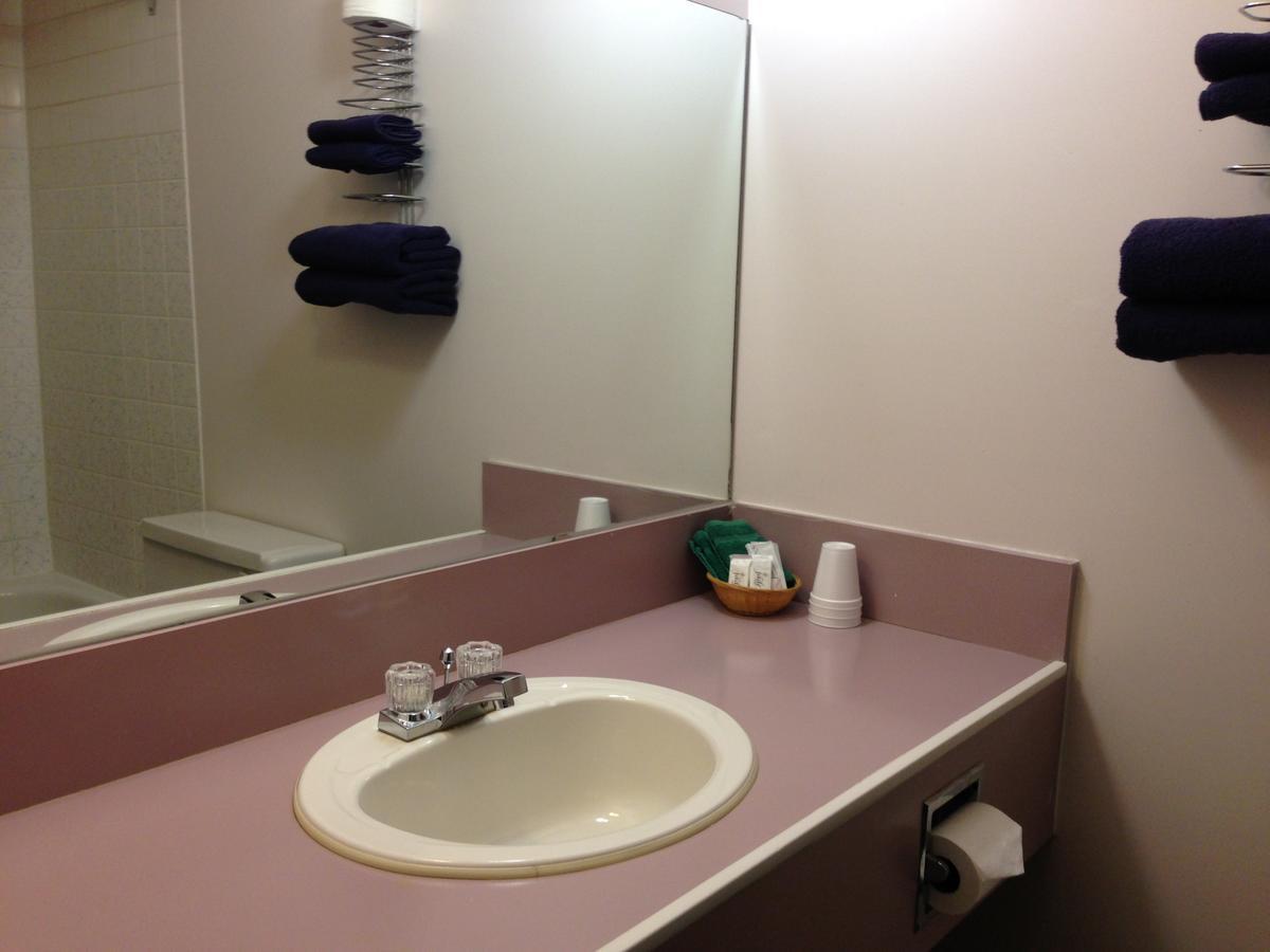 Plains Motor Inn Stettler ภายนอก รูปภาพ